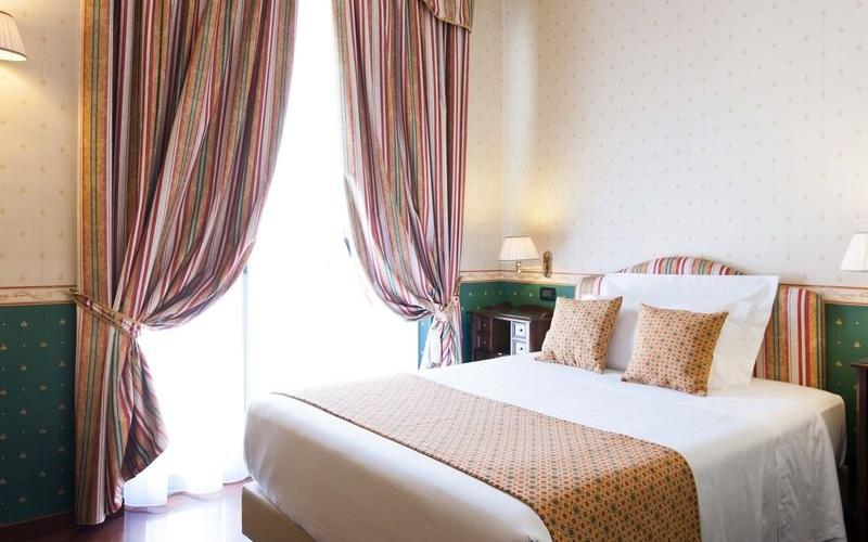 Classic Queen singola con letto francese Hotel Victoria**** TORINO Classic Queen singola con letto francese Hotel Victoria**** TORINO