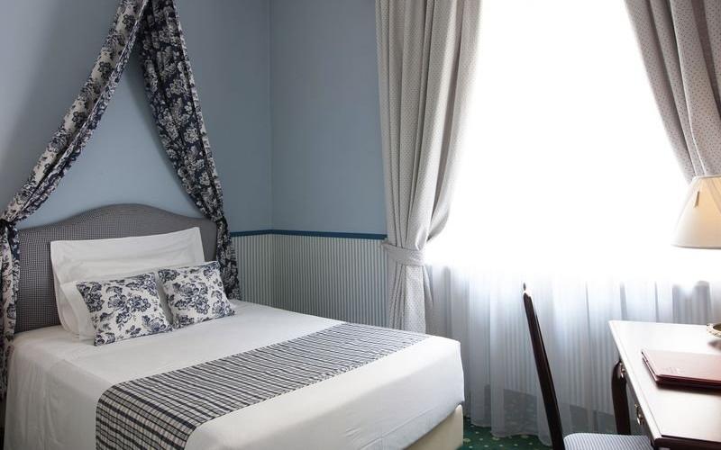 Classic Queen singola con letto francese Hotel Victoria**** TORINO Classic Queen singola con letto francese Hotel Victoria**** TORINO