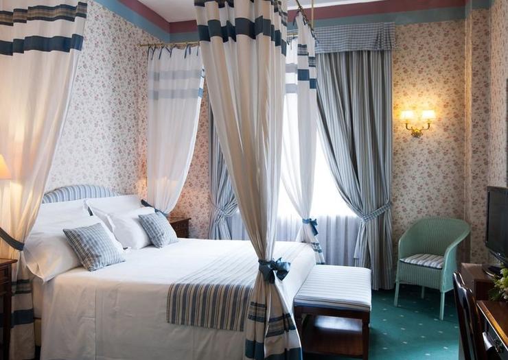 Deluxe double room Hotel Victoria**** TURIN Deluxe double room Hotel Victoria**** TURIN