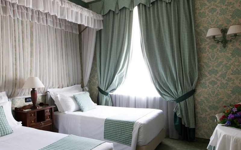 Camera deluxe a due letti Hotel Victoria**** TORINO Camera deluxe a due letti Hotel Victoria**** TORINO