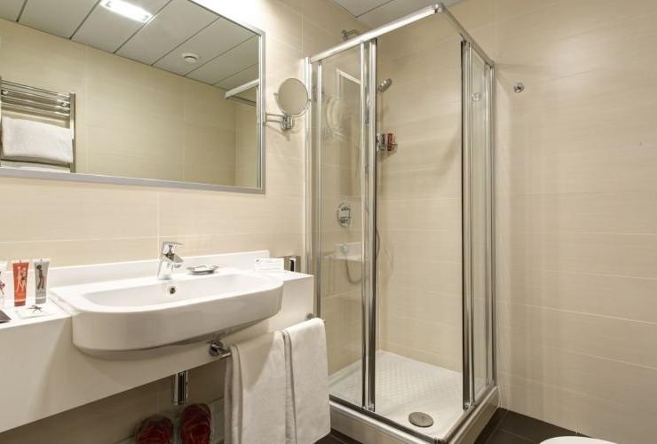 Camera matrimoniale al piano terra IQ Hotel Roma**** ROMA Camera matrimoniale al piano terra IQ Hotel Roma**** ROMA