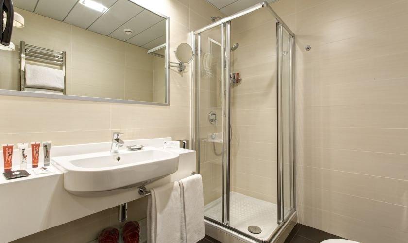 Camera matrimoniale al piano terra IQ Hotel Roma**** ROMA Camera matrimoniale al piano terra IQ Hotel Roma**** ROMA