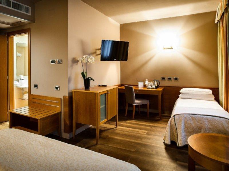 Superior triple room Hotel Dei Cavalieri Caserta**** in CASERTA