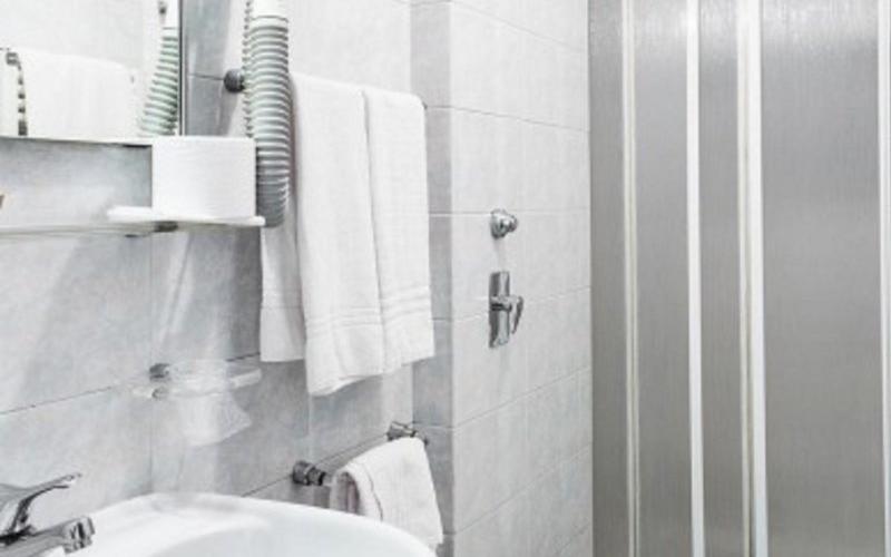 Classic single room Hotel Des Etrangers*** MILAN Classic single room Hotel Des Etrangers*** MILAN