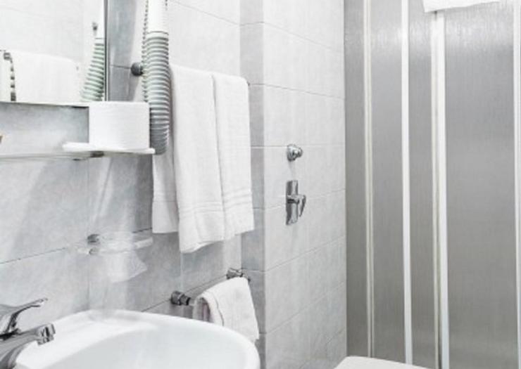 Classic triple room Hotel Des Etrangers*** MILAN Classic triple room Hotel Des Etrangers*** MILAN