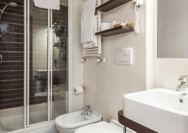 Premium double or twin room Hotel Des Etrangers*** MILAN Premium double or twin room Hotel Des Etrangers*** MILAN