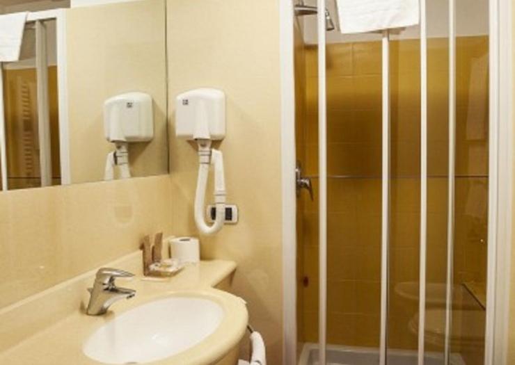 Superior twin room Hotel Des Etrangers*** MILAN Superior twin room Hotel Des Etrangers*** MILAN