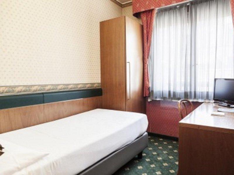 Classic single room Hotel Des Etrangers*** in MILAN