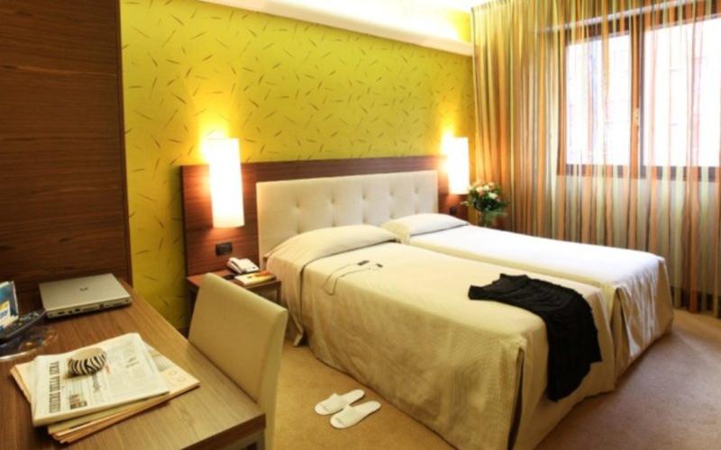 Camera Premium matrimoniale o due letti Hotel Des Etrangers*** MILANO Camera Premium matrimoniale o due letti Hotel Des Etrangers*** MILANO