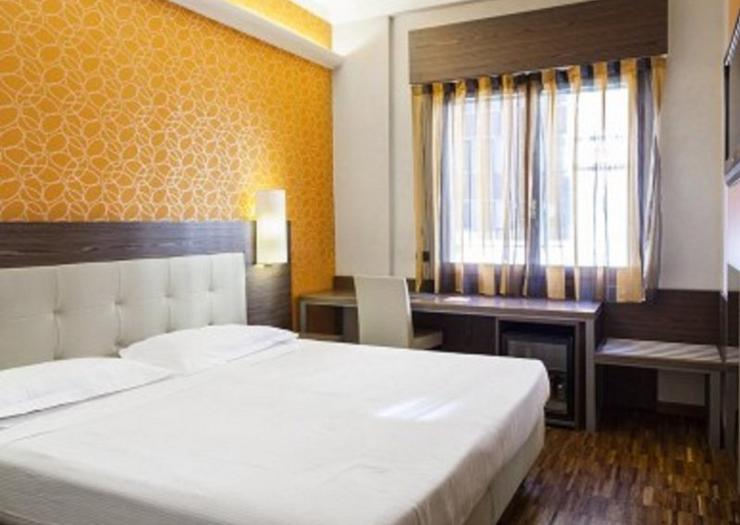 Premium double or twin room Hotel Des Etrangers*** MILAN Premium double or twin room Hotel Des Etrangers*** MILAN