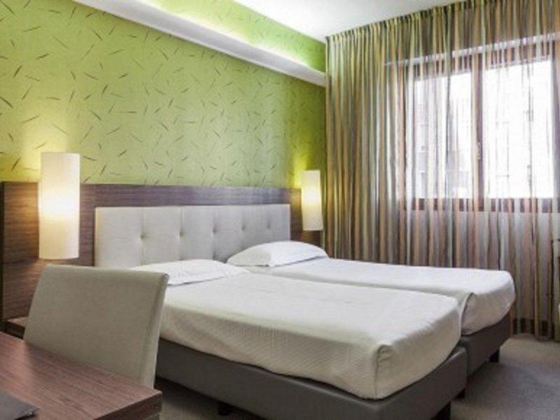 Premium double or twin room Hotel Des Etrangers*** in MILAN