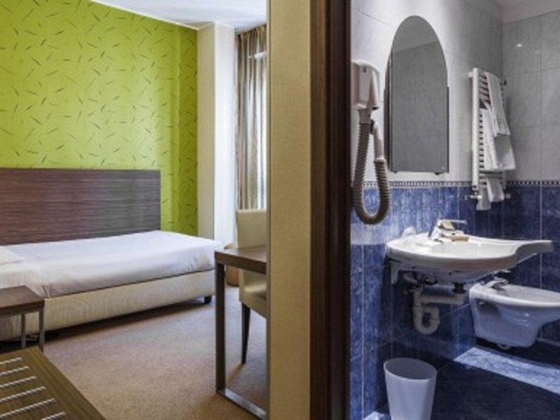 Premium single room Hotel Des Etrangers*** in MILAN