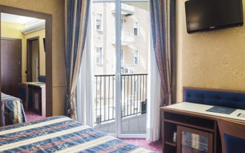 Camera superior matrimoniale Hotel Des Etrangers*** MILANO Camera superior matrimoniale Hotel Des Etrangers*** MILANO