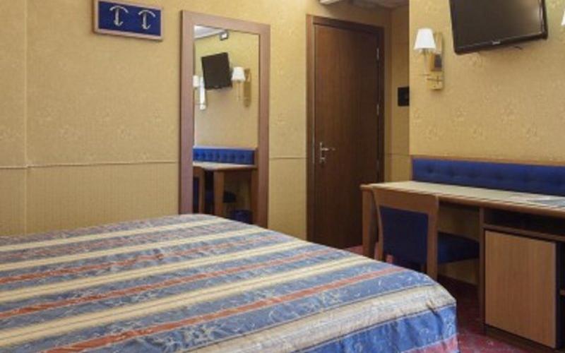 Camera superior doppia uso singolo Hotel Des Etrangers*** MILANO Camera superior doppia uso singolo Hotel Des Etrangers*** MILANO