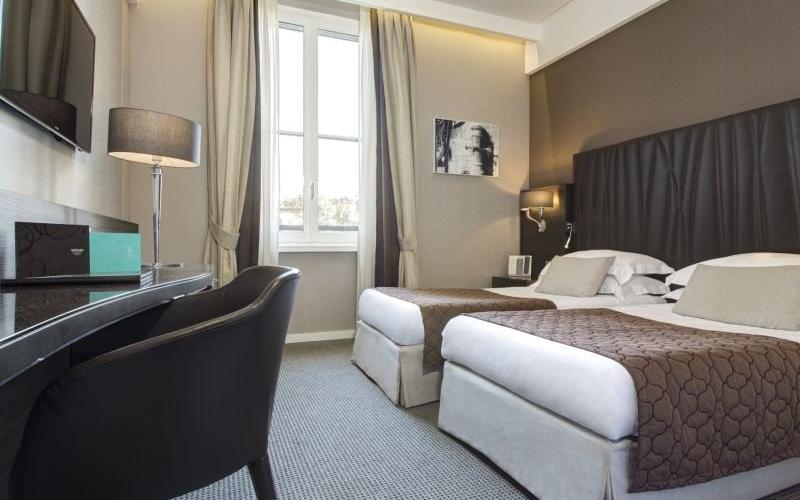 Camera comfort a due letti Hotel Artemide**** ROMA Camera comfort a due letti Hotel Artemide**** ROMA