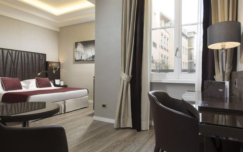 Camera deluxe matrimoniale Hotel Artemide**** ROMA Camera deluxe matrimoniale Hotel Artemide**** ROMA