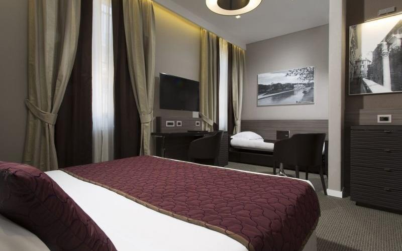 Deluxe triple room Hotel Artemide**** ROME Deluxe triple room Hotel Artemide**** ROME