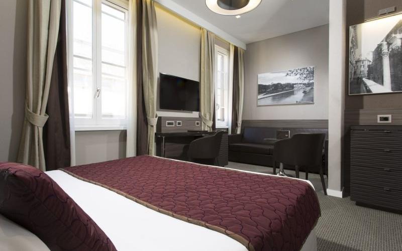 Deluxe triple room Hotel Artemide**** ROME Deluxe triple room Hotel Artemide**** ROME