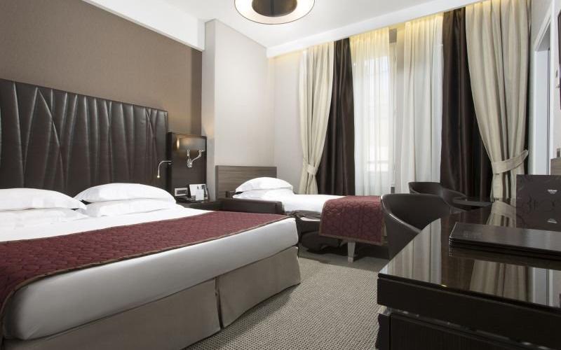 Deluxe triple room Hotel Artemide**** ROME Deluxe triple room Hotel Artemide**** ROME
