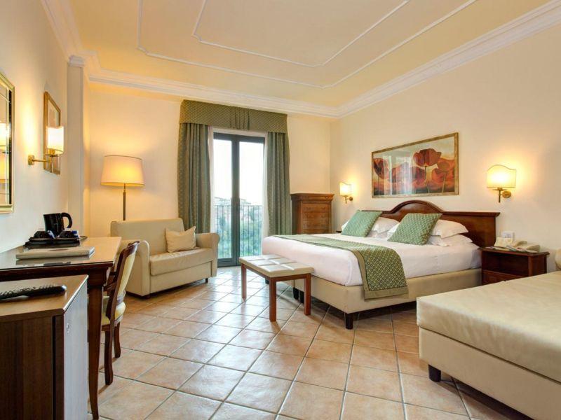 Camera tripla Hotel Athena**** a SIENA