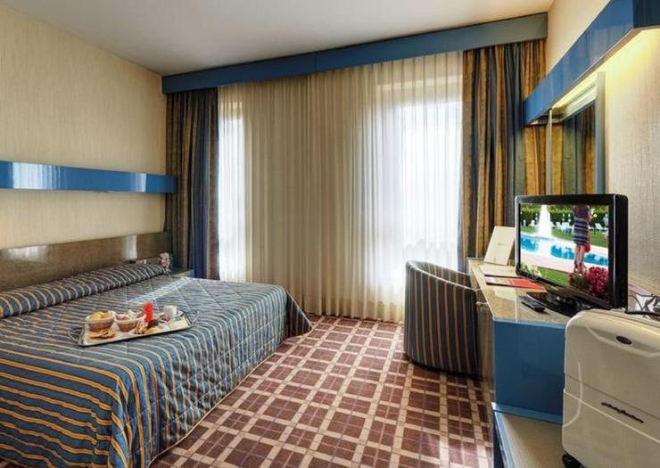 Camera business matrimoniale Hotel Federico II**** ANCONA-JESI Camera business matrimoniale Hotel Federico II**** ANCONA-JESI