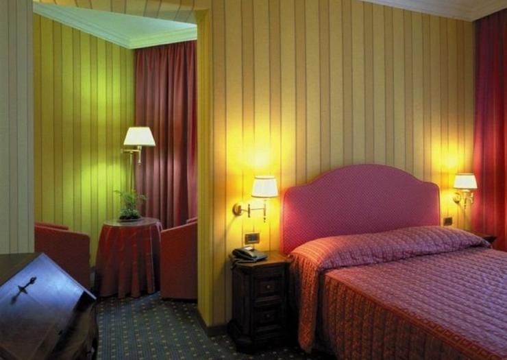 Camera business matrimoniale Hotel Federico II**** ANCONA-JESI Camera business matrimoniale Hotel Federico II**** ANCONA-JESI