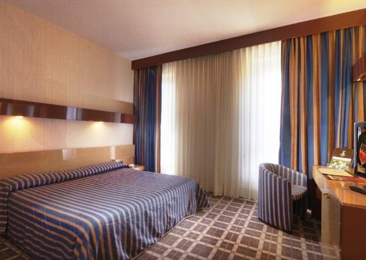 Camera classic matrimoniale Hotel Federico II**** ANCONA-JESI Camera classic matrimoniale Hotel Federico II**** ANCONA-JESI