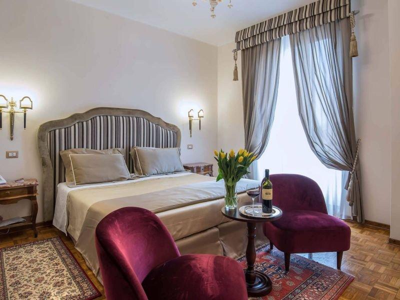 Camera deluxe matrimoniale con vista Hotel Forum**** a ROMA