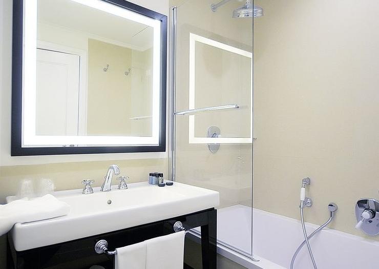 Executive double room Grand Hotel Oriente**** NAPLES Executive double room Grand Hotel Oriente**** NAPLES