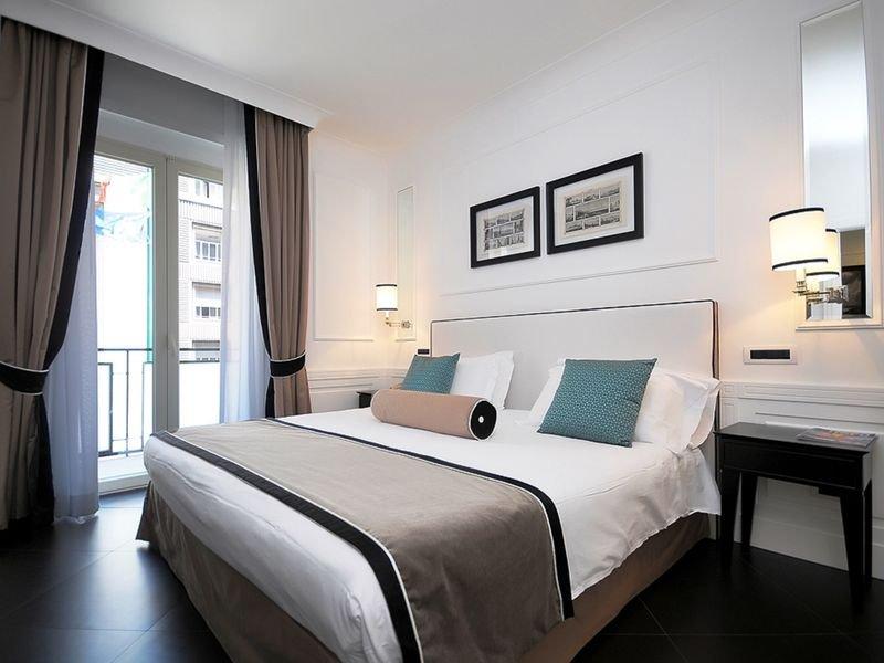 Executive double room Grand Hotel Oriente**** in NAPLES