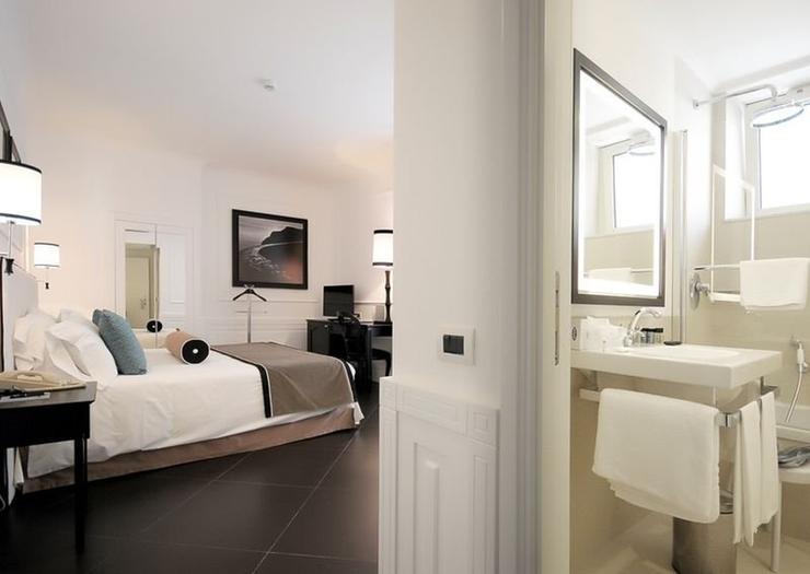 Executive double room Grand Hotel Oriente**** NAPLES Executive double room Grand Hotel Oriente**** NAPLES