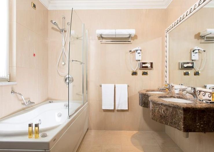 Camera matrimoniale Grand Hotel Vanvitelli**** CASERTA Camera matrimoniale Grand Hotel Vanvitelli**** CASERTA