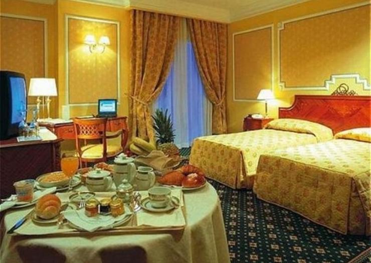 Junior Suite Grand Hotel Vanvitelli**** CASERTA Junior Suite Grand Hotel Vanvitelli**** CASERTA