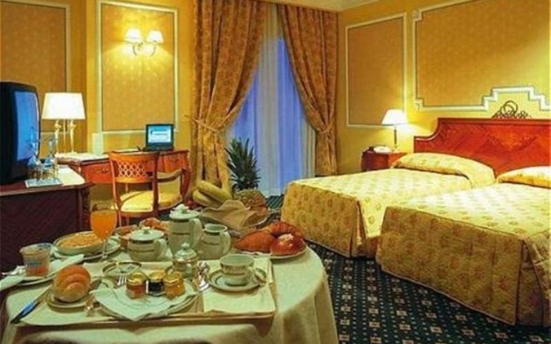 Junior Suite Grand Hotel Vanvitelli**** CASERTA Junior Suite Grand Hotel Vanvitelli**** CASERTA