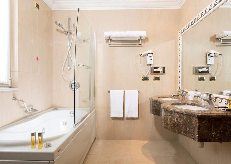 Camera superior matrimoniale Grand Hotel Vanvitelli**** CASERTA Camera superior matrimoniale Grand Hotel Vanvitelli**** CASERTA