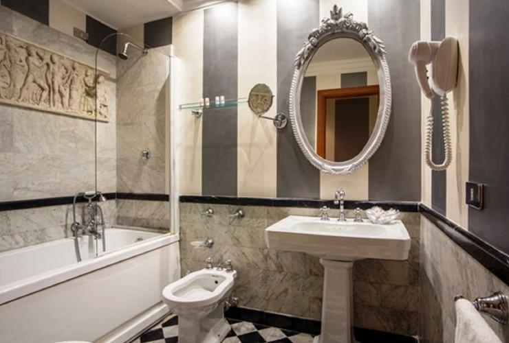 Deluxe double room Hotel Royal Court**** ROME Deluxe double room Hotel Royal Court**** ROME