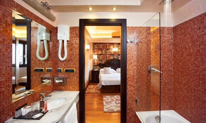 Classic double room Hotel Saturnia & International**** VENICE Classic double room Hotel Saturnia & International**** VENICE