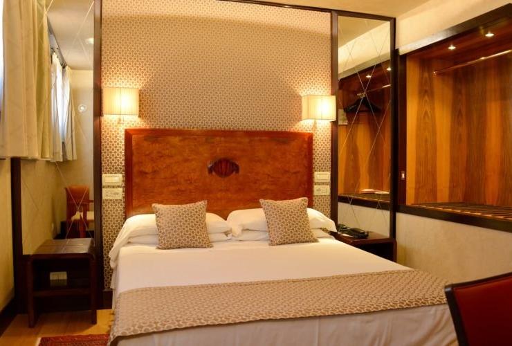 Classic single room Hotel Saturnia & International**** VENICE Classic single room Hotel Saturnia & International**** VENICE