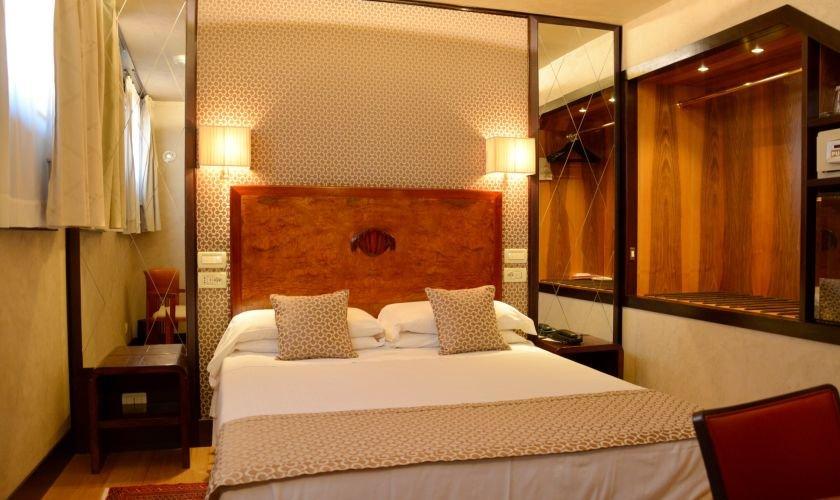 Classic single room Hotel Saturnia & International**** VENICE Classic single room Hotel Saturnia & International**** VENICE