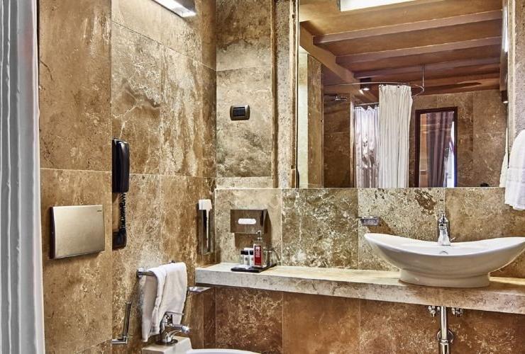 Superior double room Hotel Saturnia & International**** VENICE Superior double room Hotel Saturnia & International**** VENICE