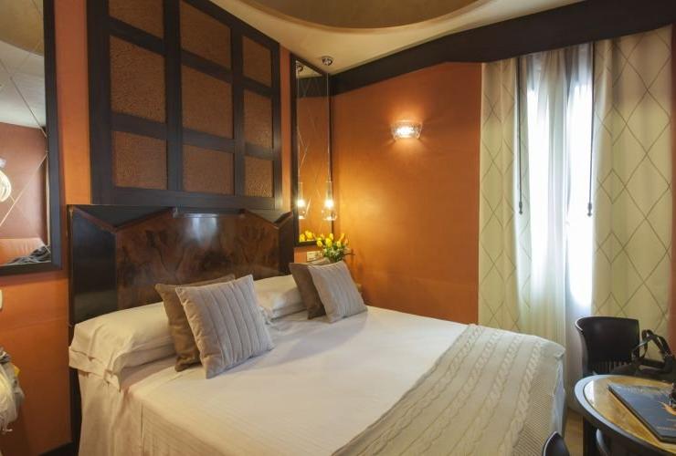 Superior double room Hotel Saturnia & International**** VENICE Superior double room Hotel Saturnia & International**** VENICE
