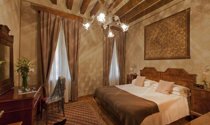 Superior double room Hotel Saturnia & International**** VENICE Superior double room Hotel Saturnia & International**** VENICE