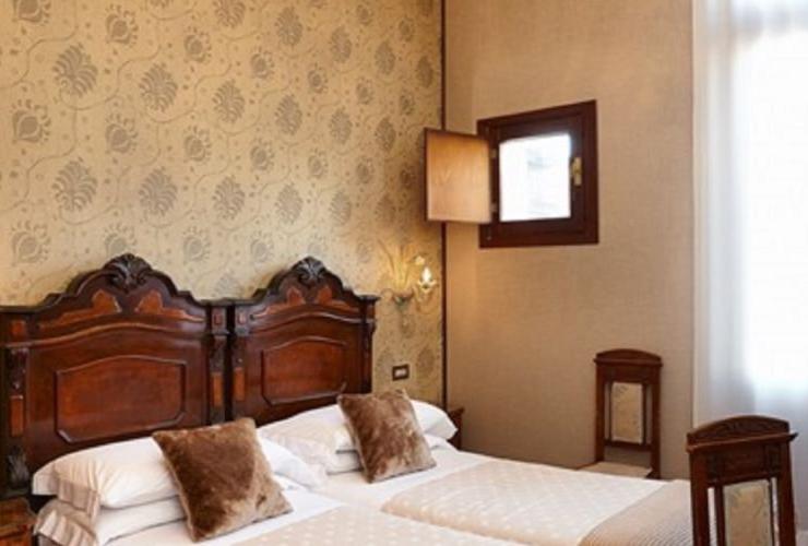 Small double room Hotel Saturnia & International**** VENICE Small double room Hotel Saturnia & International**** VENICE
