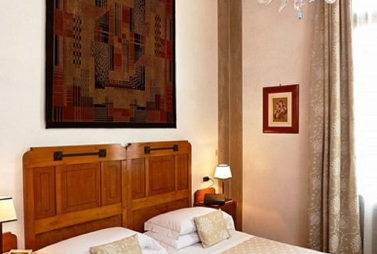 Small double room Hotel Saturnia & International**** VENICE Small double room Hotel Saturnia & International**** VENICE