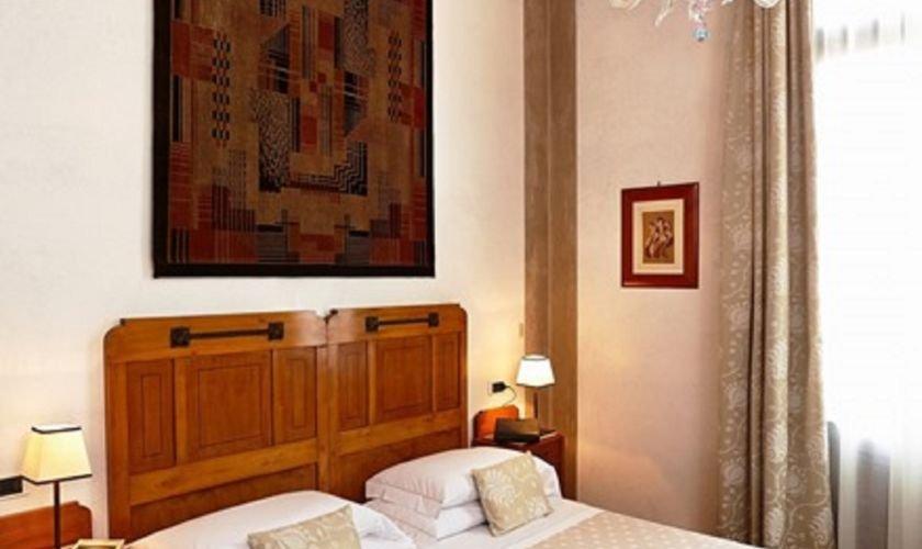 Small double room Hotel Saturnia & International**** VENICE Small double room Hotel Saturnia & International**** VENICE