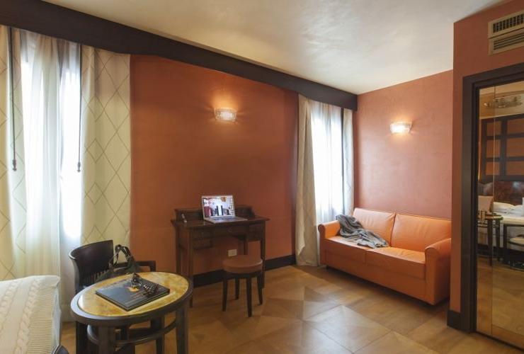Triple room Hotel Saturnia & International**** VENICE Triple room Hotel Saturnia & International**** VENICE