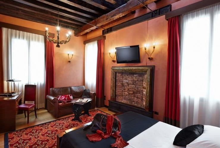 Triple room Hotel Saturnia & International**** VENICE Triple room Hotel Saturnia & International**** VENICE
