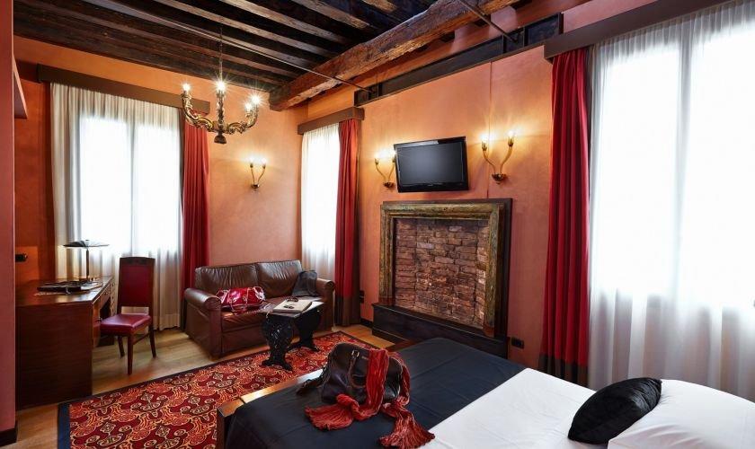 Triple room Hotel Saturnia & International**** VENICE Triple room Hotel Saturnia & International**** VENICE