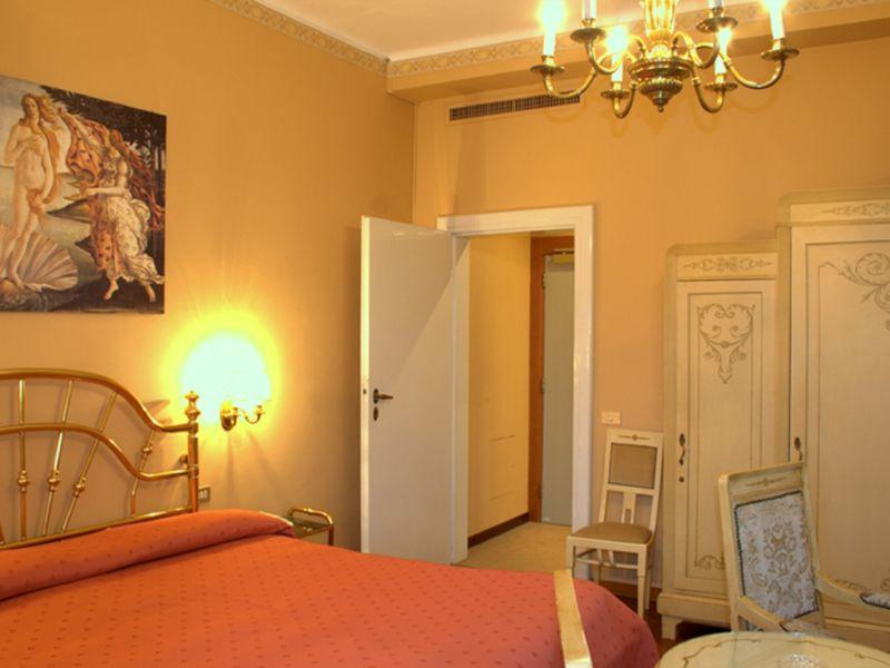 Superior double room Hotel Metropole & Suisse Au Lac**** in COMO