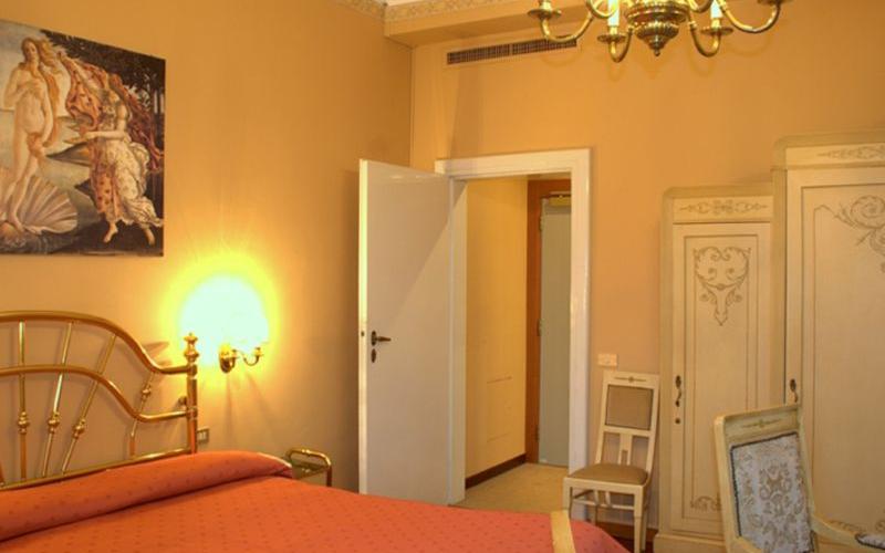 Superior double room Hotel Metropole & Suisse Au Lac**** COMO Superior double room Hotel Metropole & Suisse Au Lac**** COMO